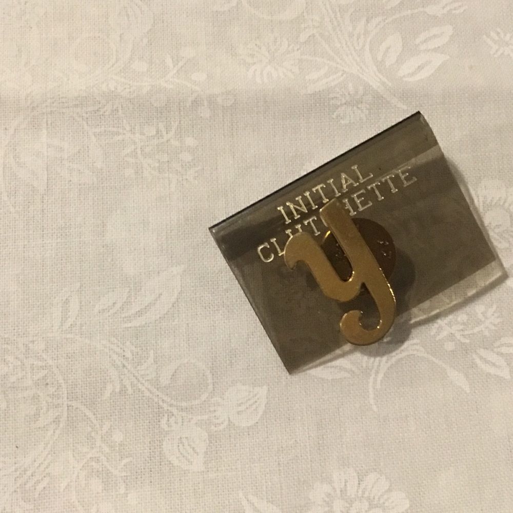 NWT. Goldtone “Y” Initial Pin/Tac
